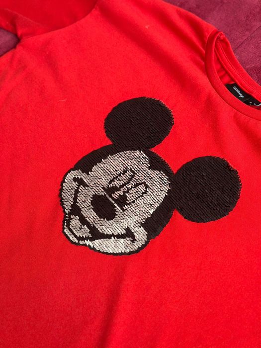 Гарна жіноча футболка