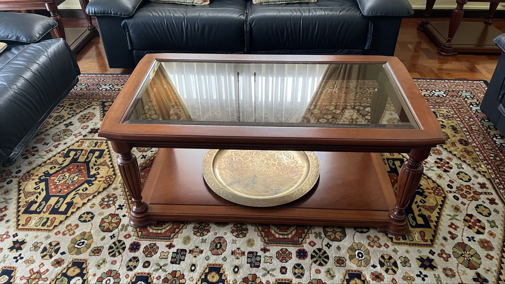 Mesa de centro e mesas de apoio.