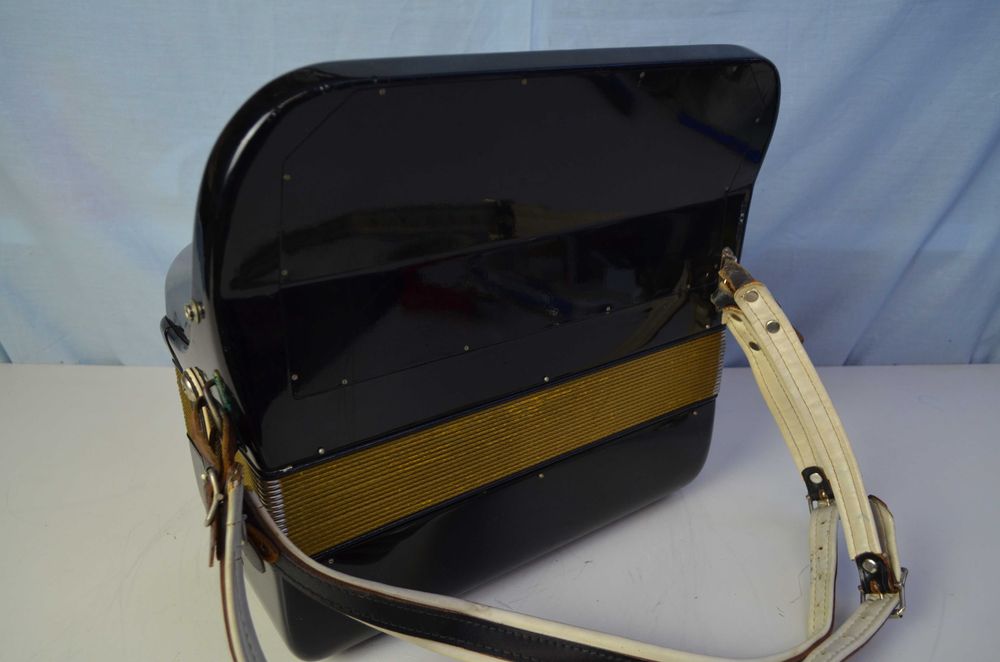 Acordeao hohner Riveira III 3 Voz 96 Baixos, N 02