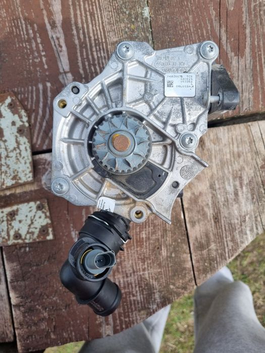 Pompa wody Volkswagen Audi seat skoda 06L121111H 06L121012A