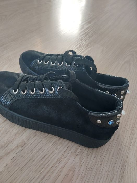 Czarne trampki nieużywane z perełkami damskie
