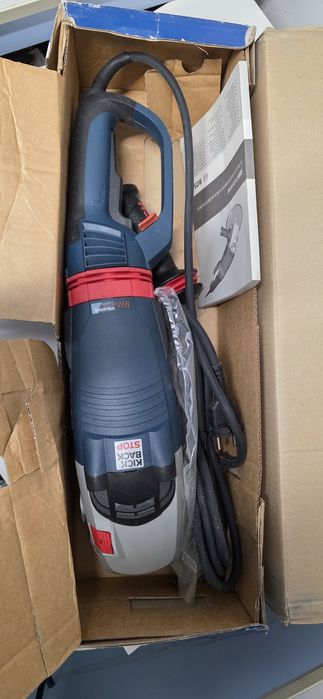 Rebarbadora BOSCH Profissional  GWS 26-180 LVI 
Disco 180MM
2600W

Nov