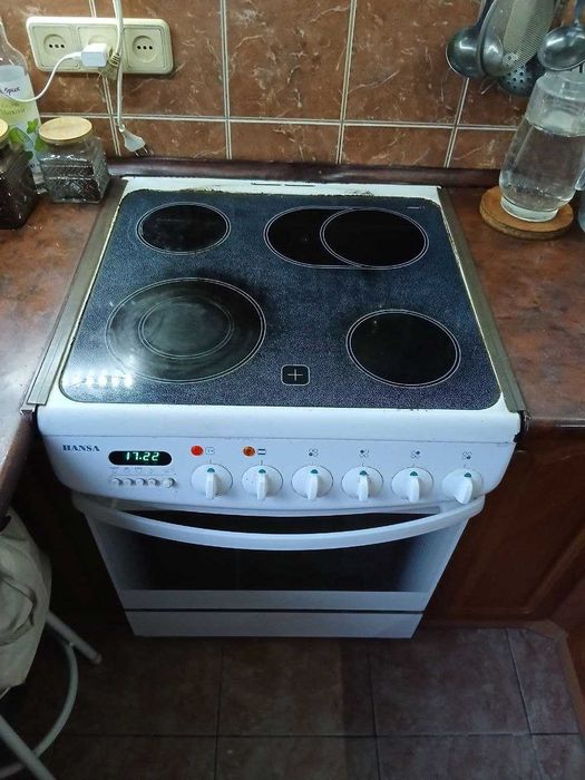 Продам электрическая плита Hansa / Elektroherd в рабочем состоянии!