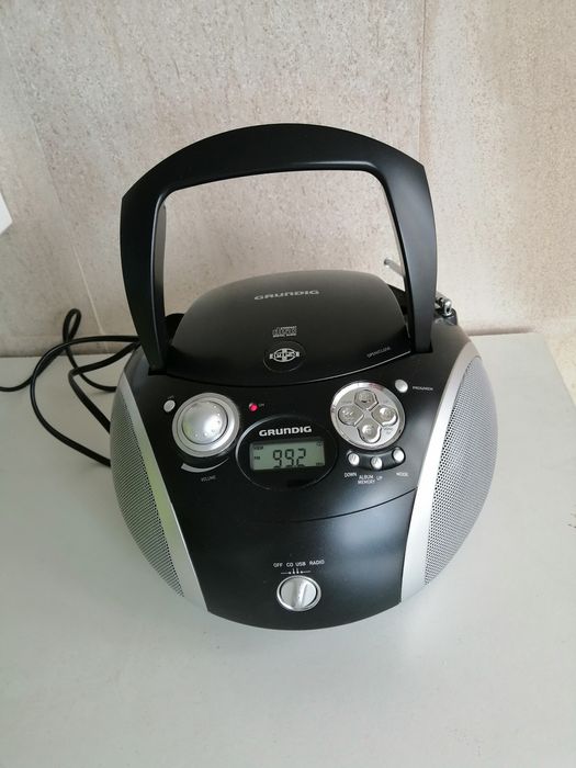 Radio Grundig portátil