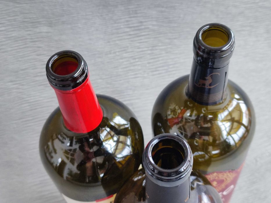 Бутылка винная стеклянная 1.5л