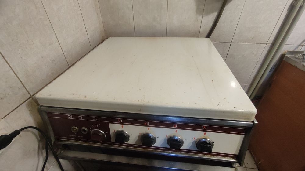 Продам газовую плиту