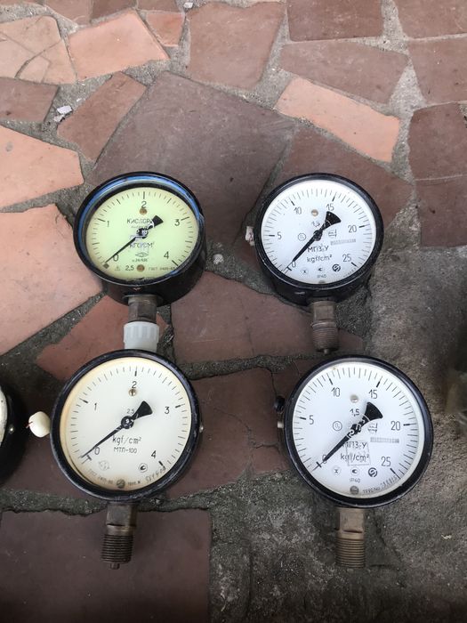 Продаю манометры