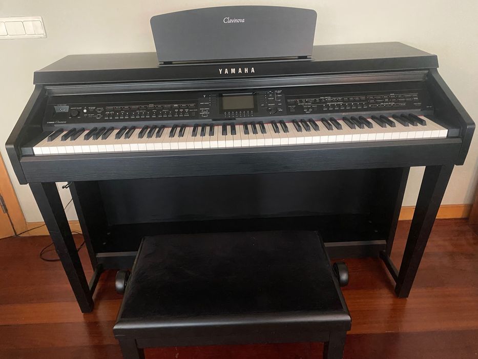 Yamaha Clavinova CVP-701 B – Como Novo