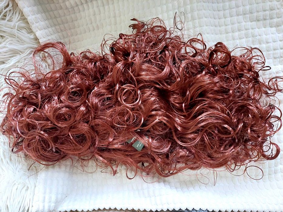 Peruka włosy kręcone kasztanowe