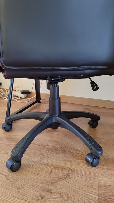 SETUP GAMING COMPLETO | Secretária em L + Cadeira NPLAY + Acessórios