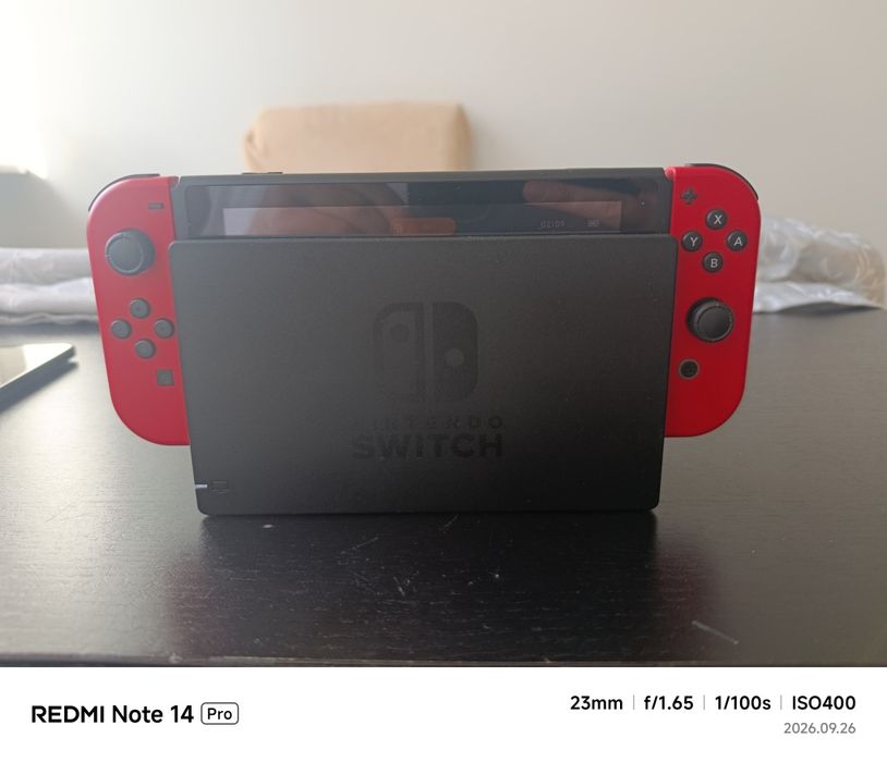 Nintendo Switch czerwone Joy-Cony + stacja dokująca