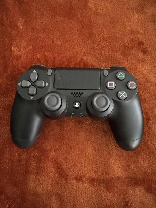 PS4 500GB + 2 Comandos + Jogos (GTA V, GT7 e COD Extra)