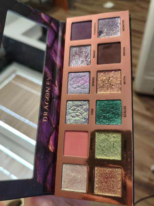 Dragon's eye What's up beauty eyeshadow palette
