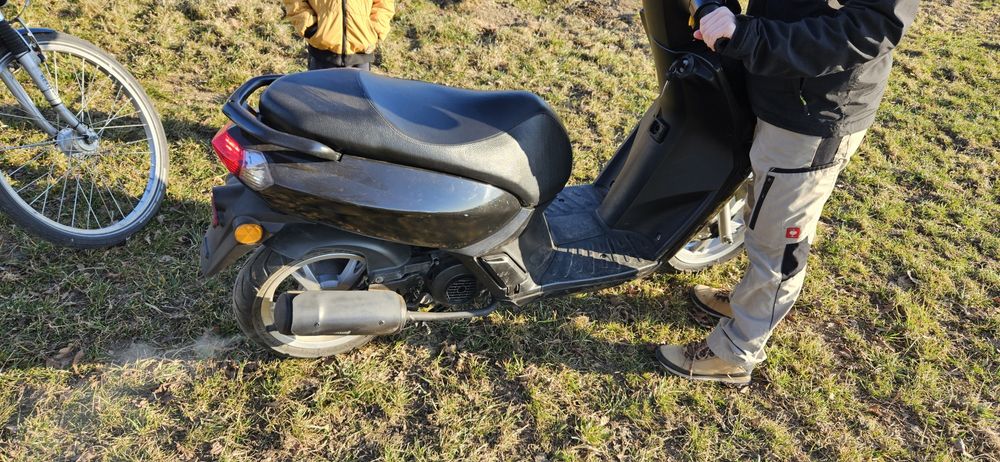 Peugot Kisbee skuter 50 motor motorek
