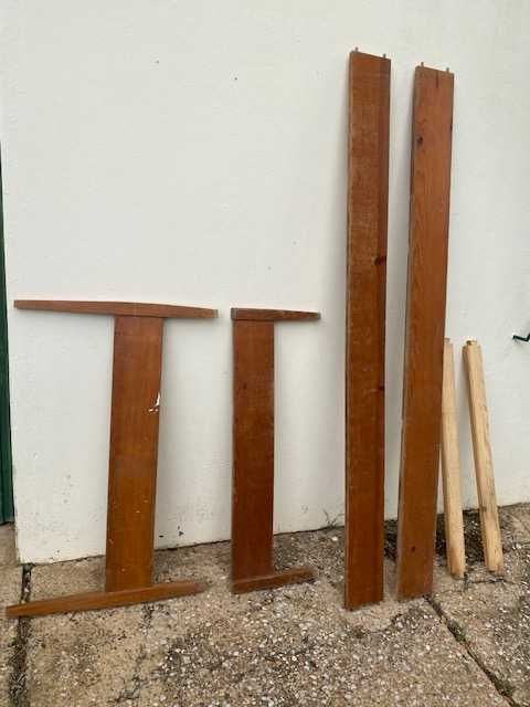 Cama individual em madeira, tipo “pés de palito”, anos 60