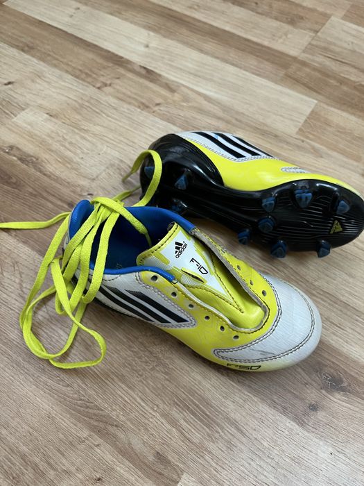 Buty sportowe do piłki nożnej chlopięce 28