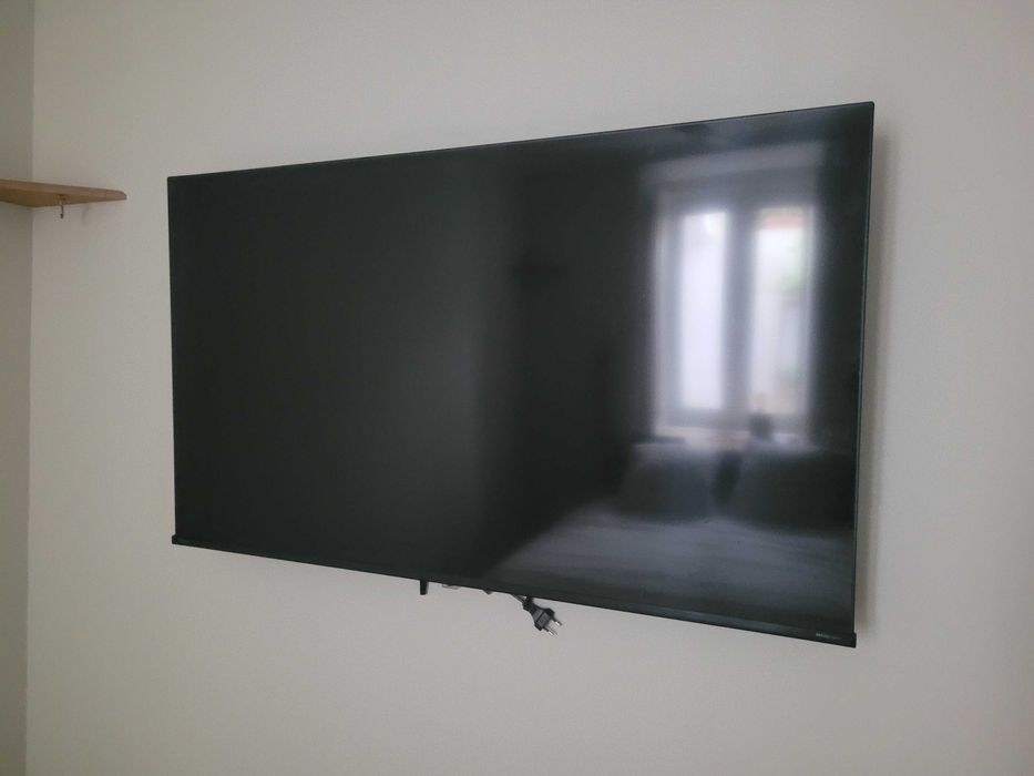 Televisão 50 polegadas - Hisense 4K Ultra HD Smart + suporte de parede