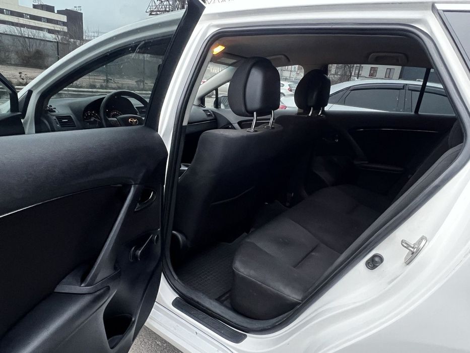 Toyota Avensis автомат 2011рік