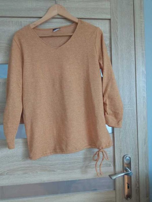 Sweter ze ściągaczem