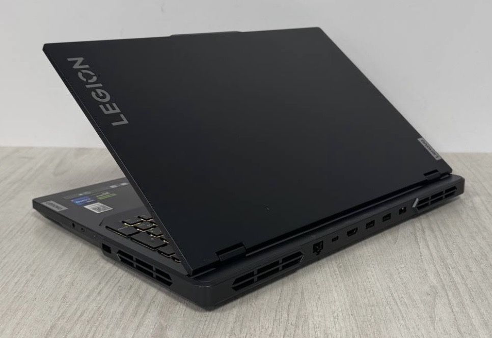 Продам игровой ноутбук Lenovo Legion 5 pro 16IRX8