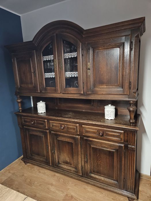 Dębowy kredens z nadstawką