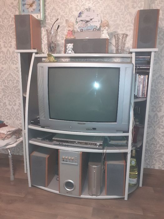 Продам тумбу для телевизора и акустики и телевизор томсон