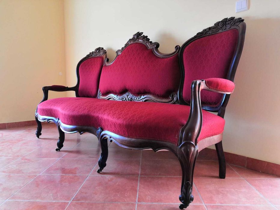 Antiguidades - Vendo Sofá Vermelho Séc.XVII
