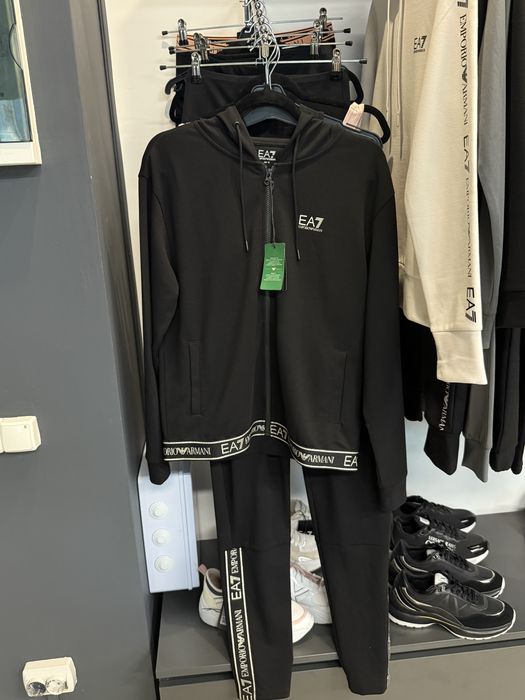 Жіночий костюм Armani, EA7