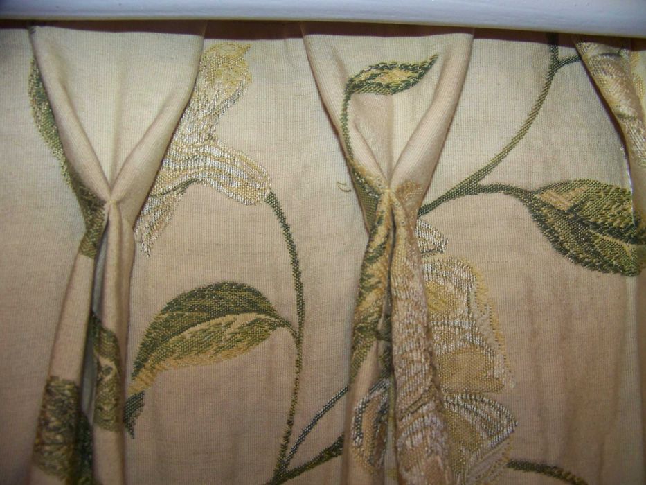 2 estores japoneses 1,75m x 89cm e 2 cortinados 1,20m x 90cm