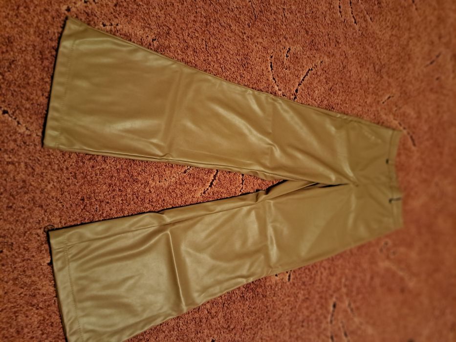 Штани кльош з кожзаму