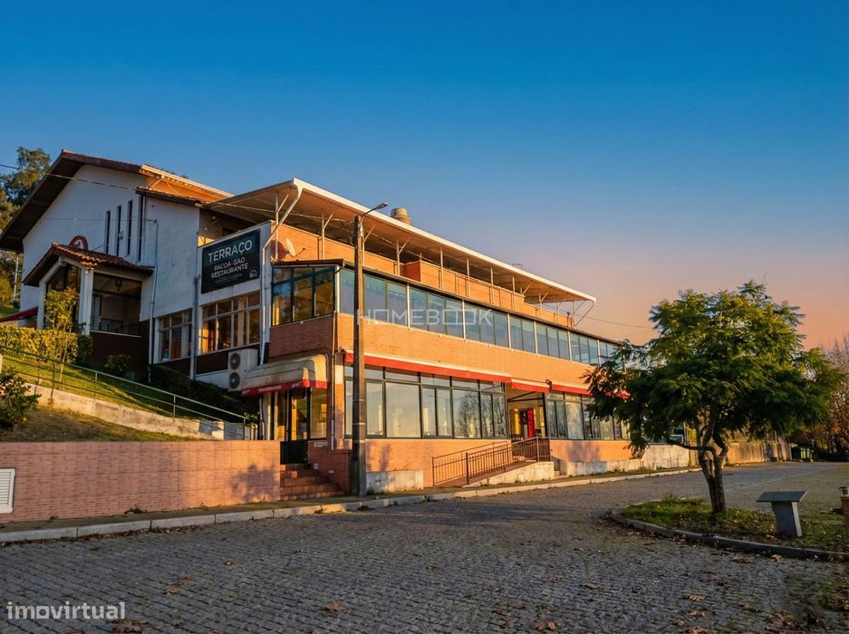 Edifício Comercial na Pateira: 1.294 m² com Vistas Únicas e Potencial