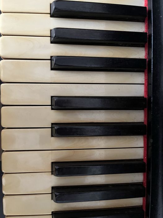 Piano clássico vertical