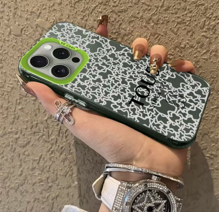 Capa Acrílica Luxuosa T-TOUS com Linhas Entrelaçadas Brancas e Efeito Fosco para iPhone 17, 16, 15, 14 Plus, 13, 12 Mini, 11 Pro Max