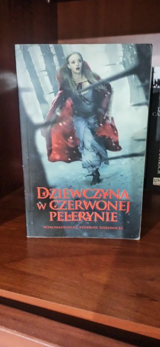 Dziewczyna w czerwonej pelerynie
