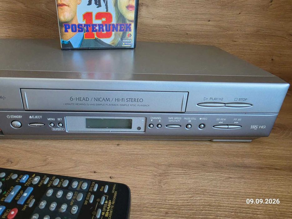 Sharp VC-MH815 magnetowid VHS + pilot