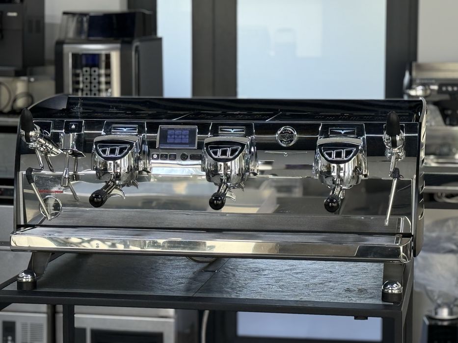 Професійна кавоварка Victoria Arduino VA 388 Black Eagle T3