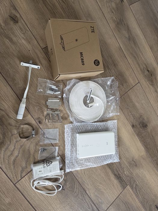 Zte MC889 LTE 5G Router + adapter