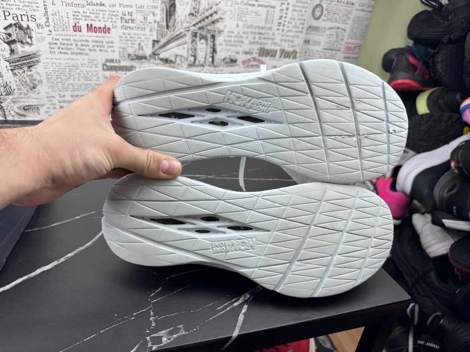 Оригінал Кросівки Hoka One One Carbon Розмір 44 Взуття