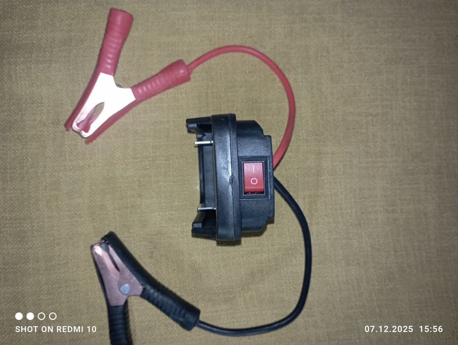 Універсальний адаптер для автомобіля ,зарядка-перехідник.к