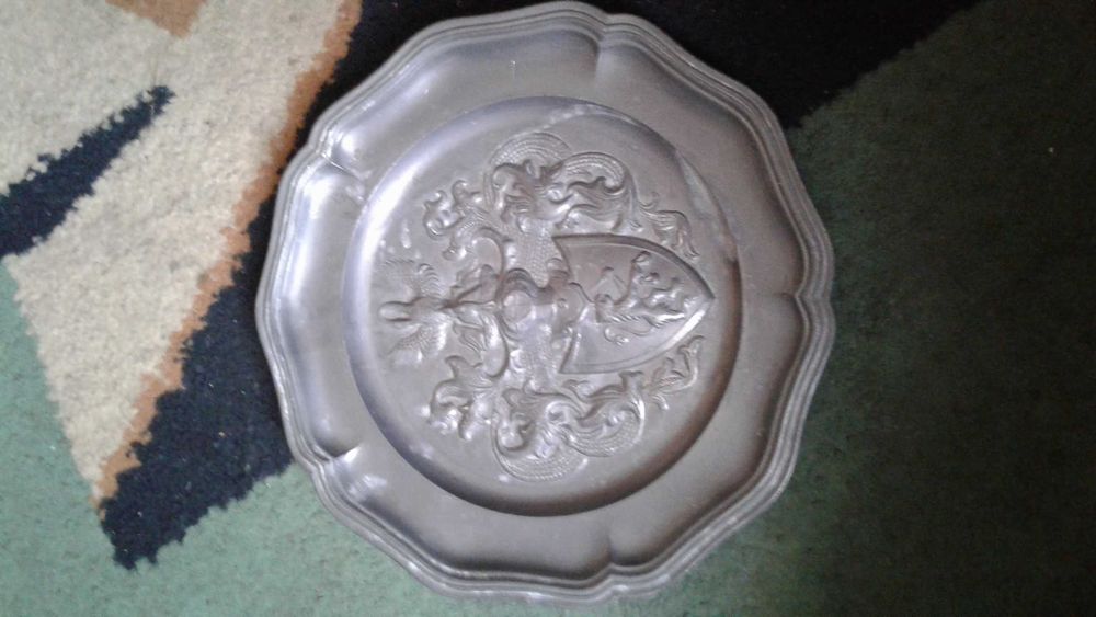 Talerz ozdony z metalu