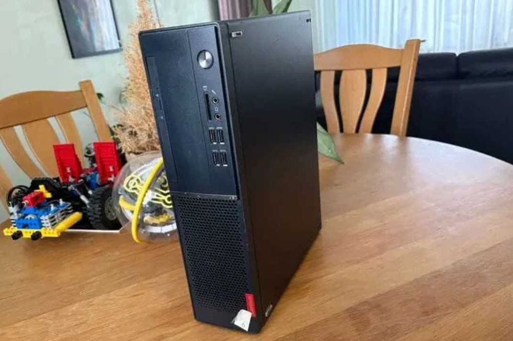 Lenovo i5-7500/8Gb/HDD 500Gb/HDMI/DP/VGA PC Computador