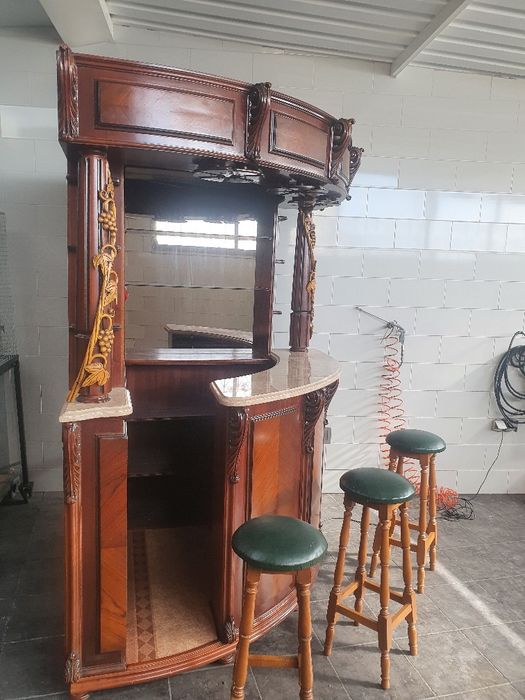 Bar como novo em raiz de Nogueira