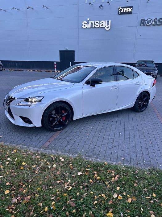 Lexus IS