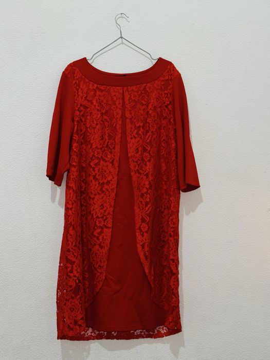 Сукня Lubira в червоному кольорі.