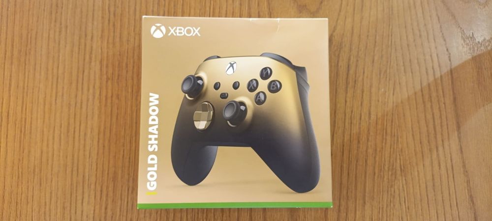 Comando Especial Xbox gold shadow na caixa