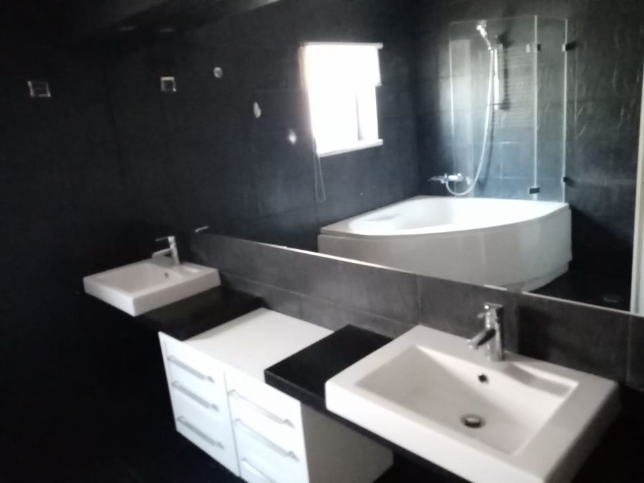 Moradia T-4 Piscina/ Ginásio