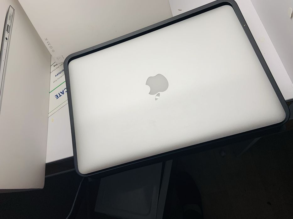 MacBook air 2017 идеальный состояние нового полный комплект