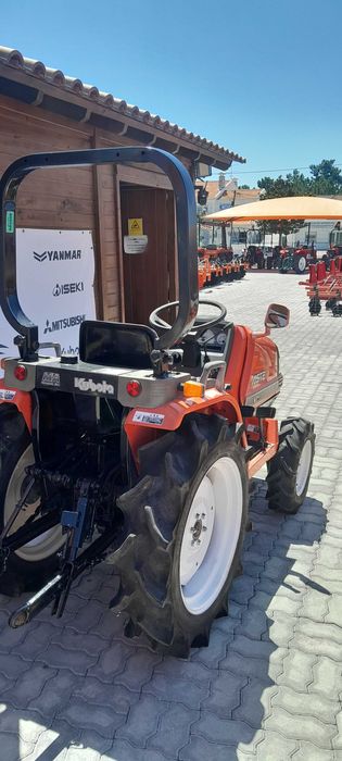 Kubota ASTE A-17/4x4/3cilindros/arco proteção/Impecável