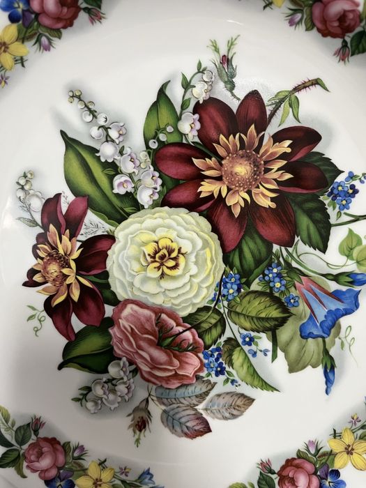 Prato de bolis em porcelana