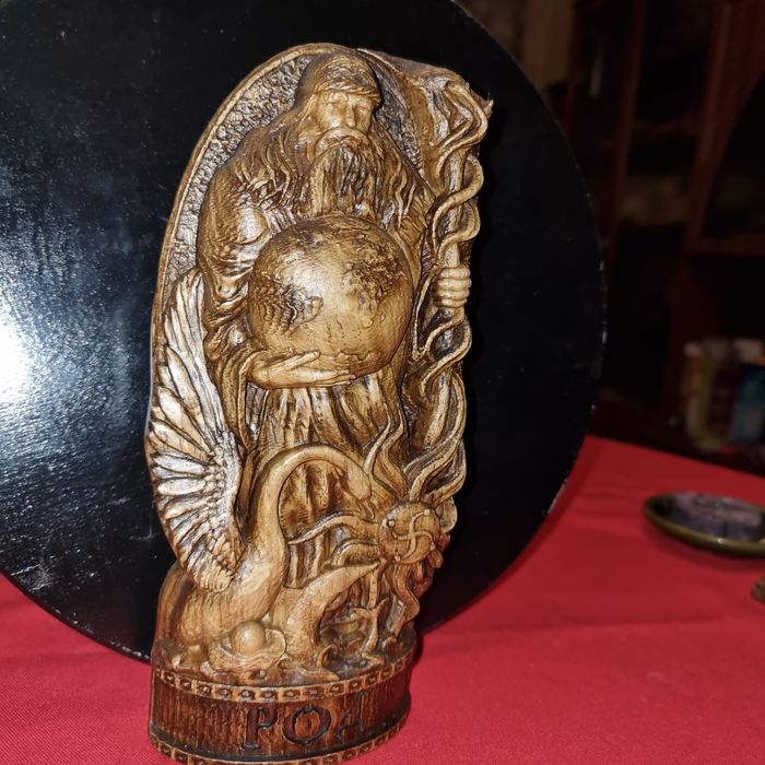 Статуэтка из дуба ручная работа Род